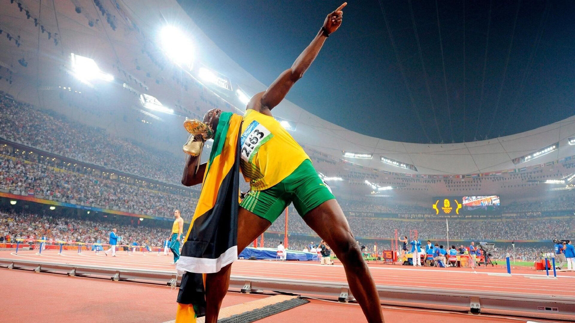 “天降“灾难”;车祸瞬间的惊魂救援”,传奇故事 车祸从天而降